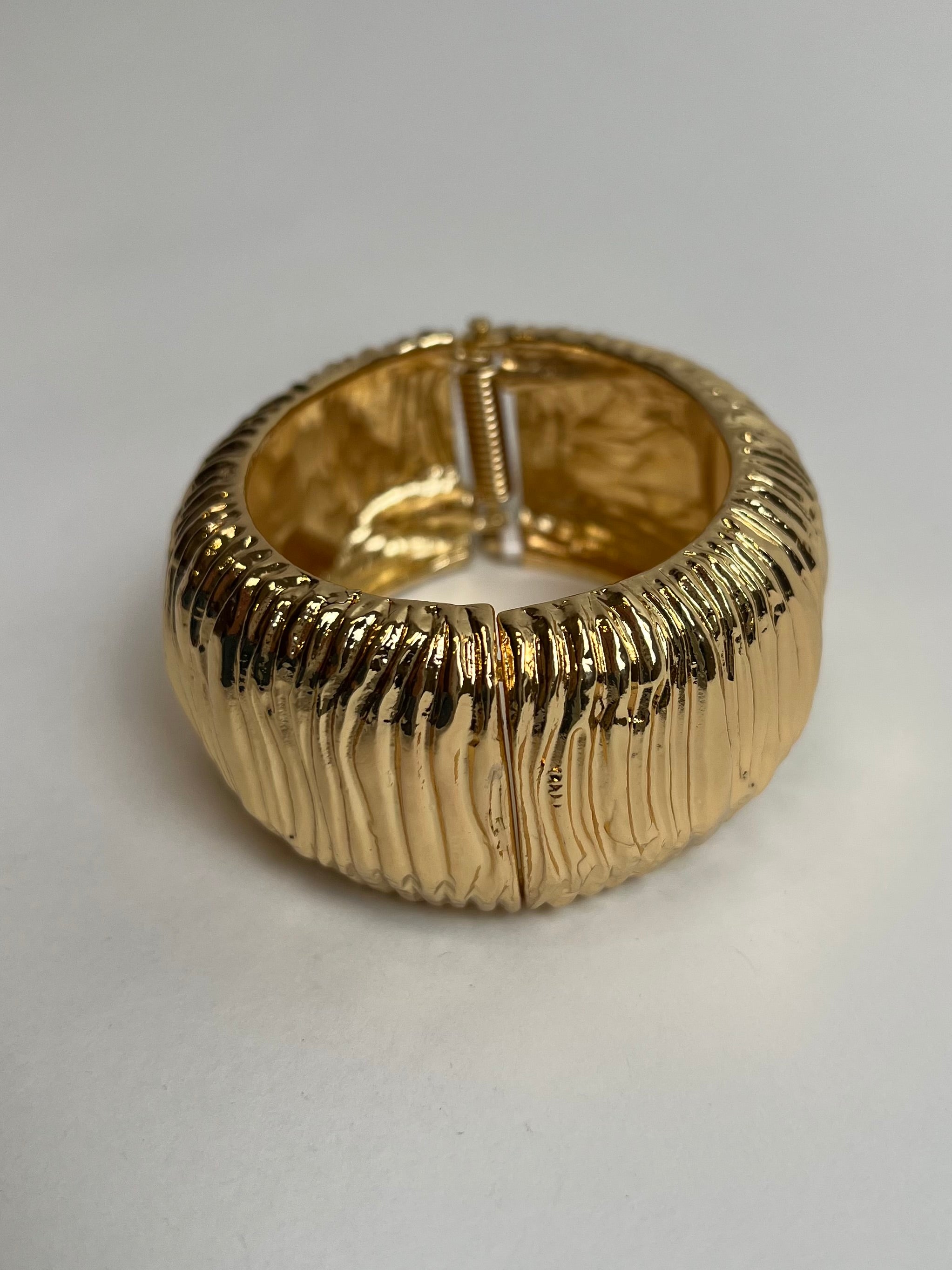 Pulsera líneas dorada