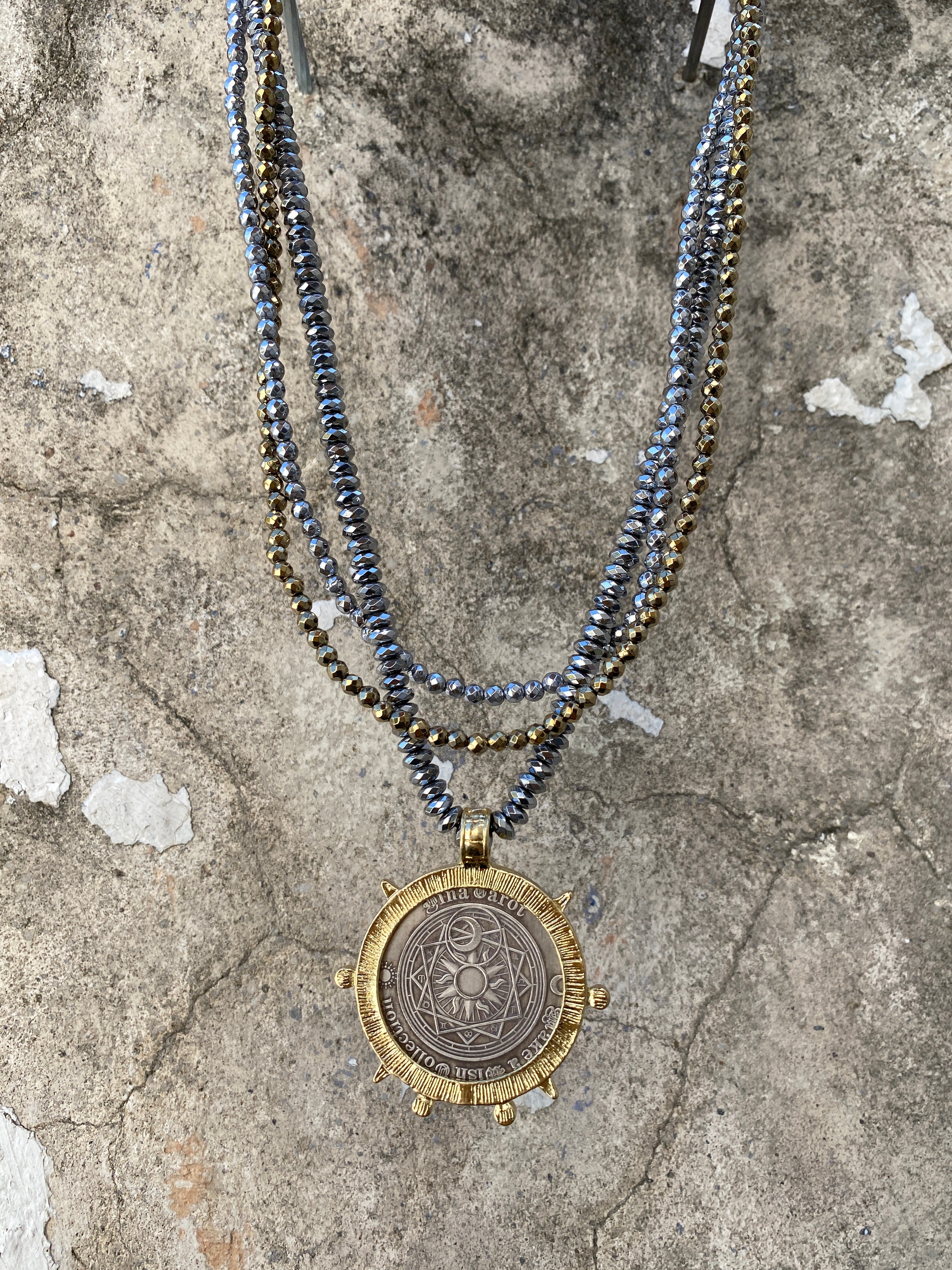 Collar moneda 3