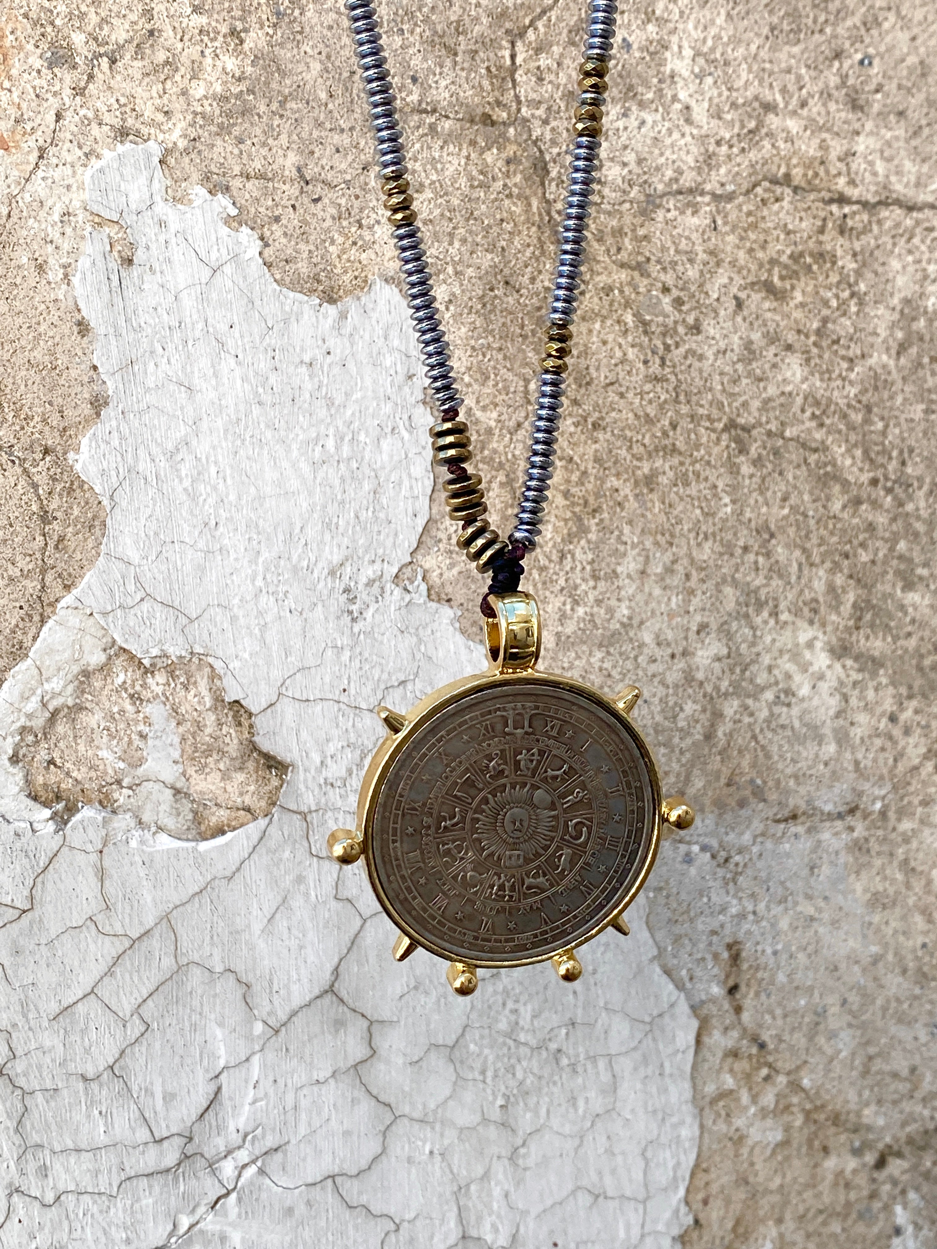 Collar moneda 1