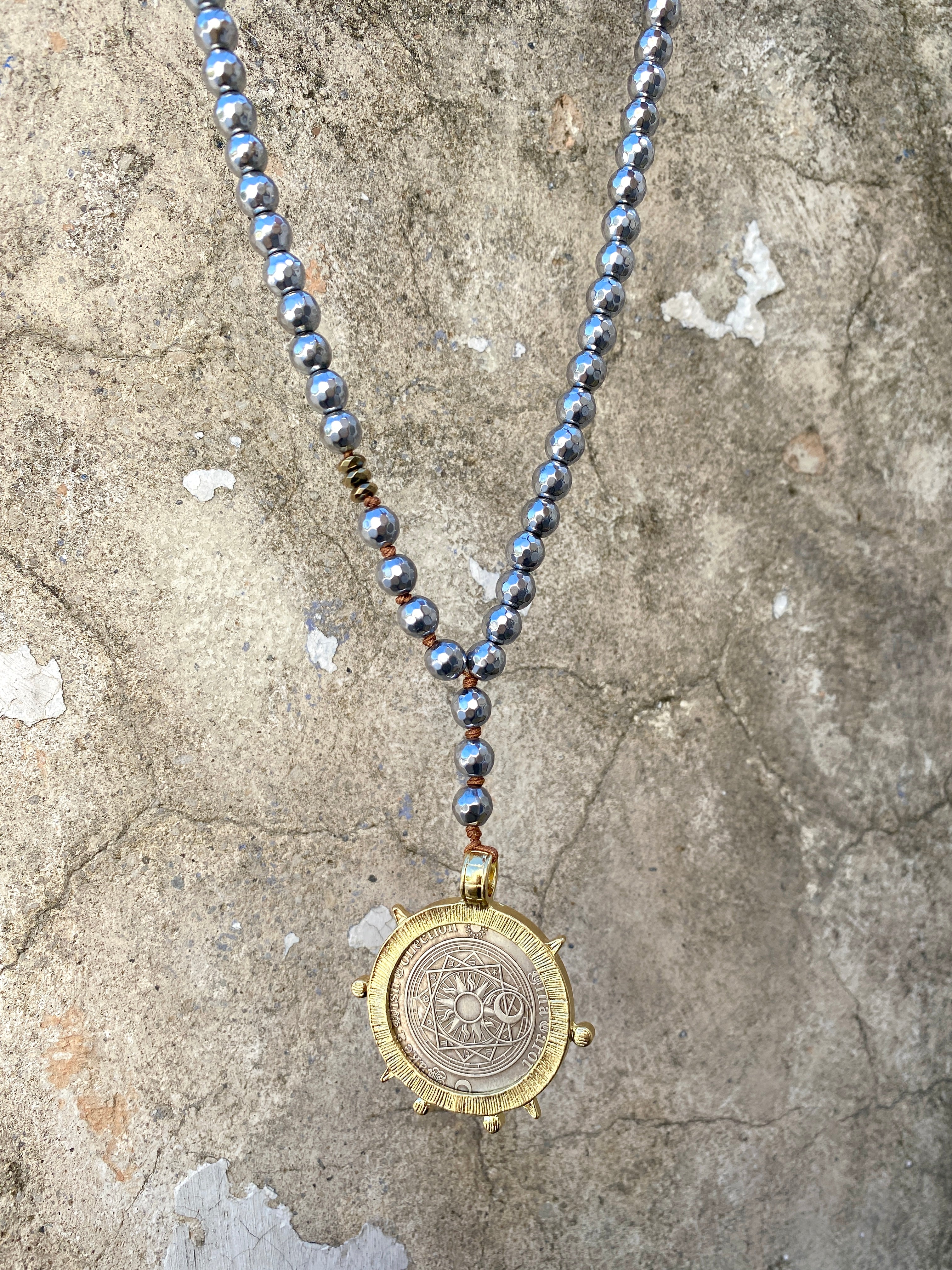 Collar moneda 2