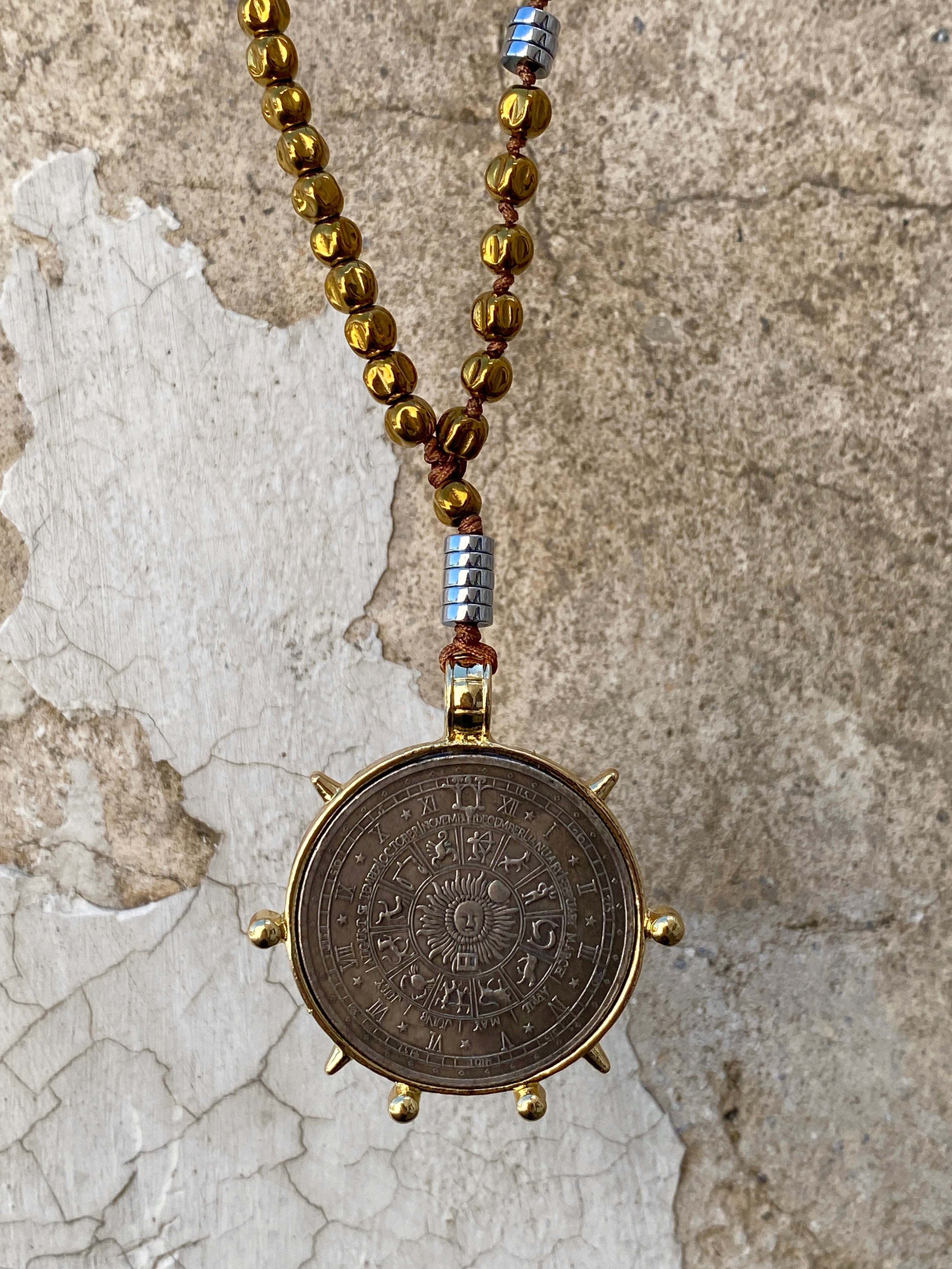 Collar moneda 4