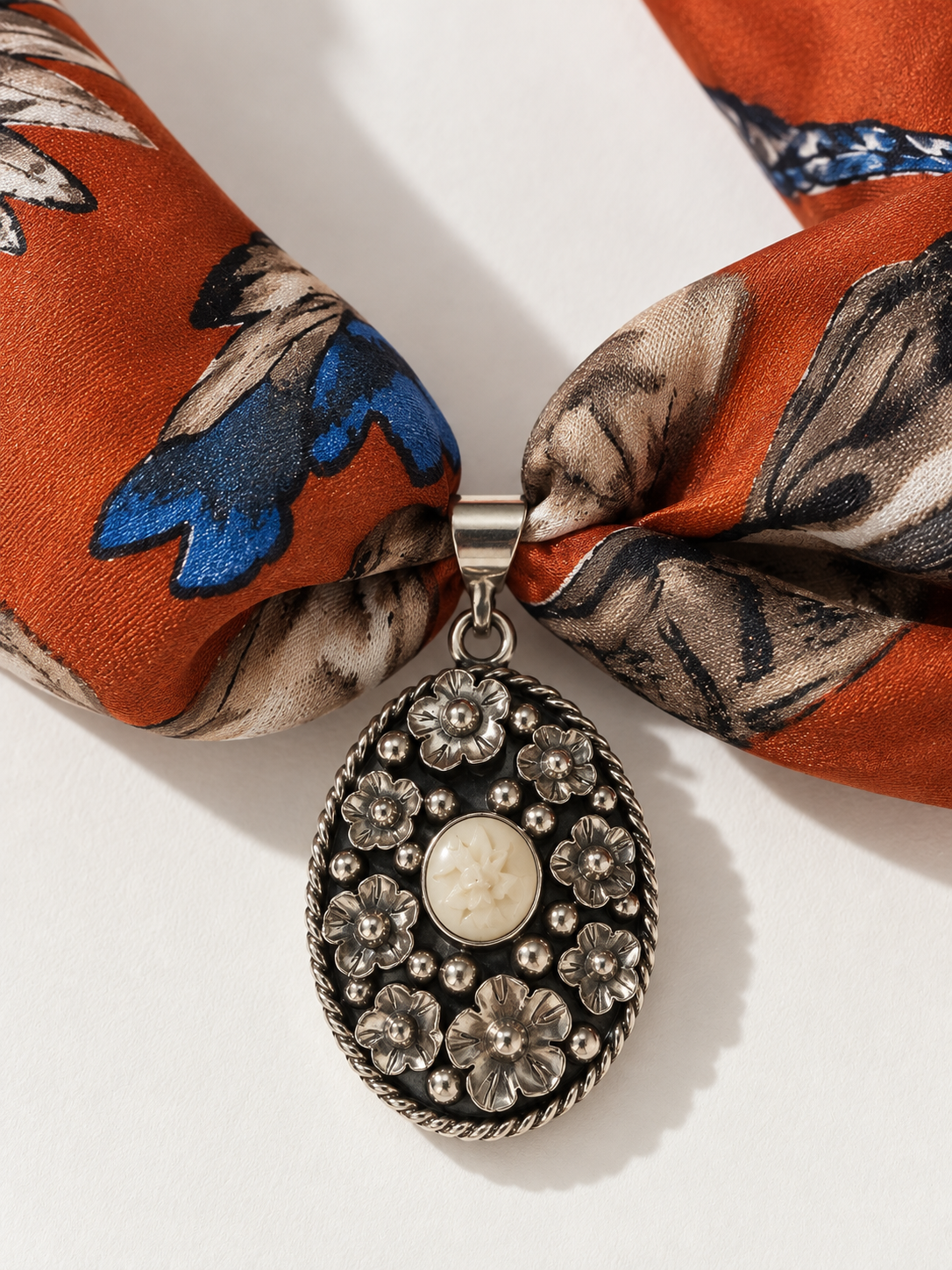 Collar con paliacate